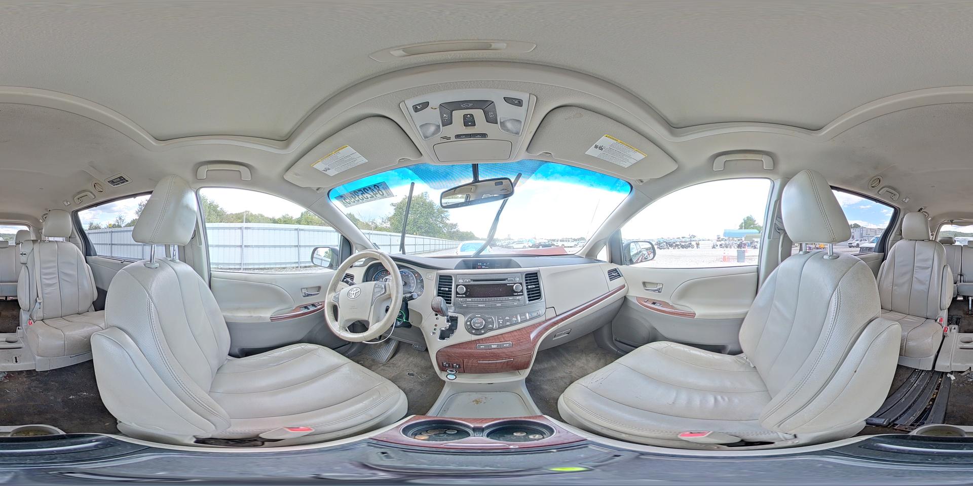 2014 TOYOTA SIENNA