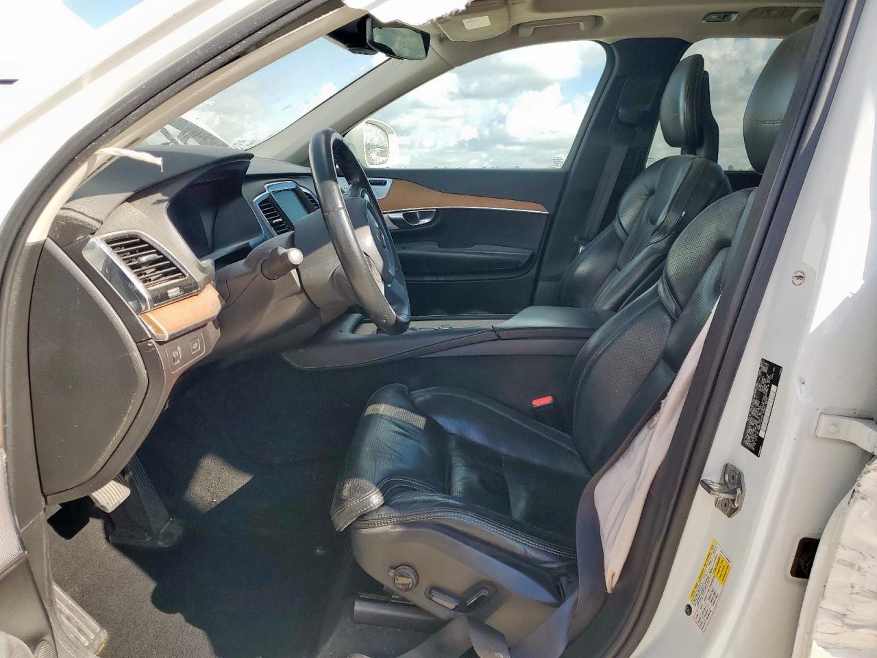 2018 VOLVO XC90