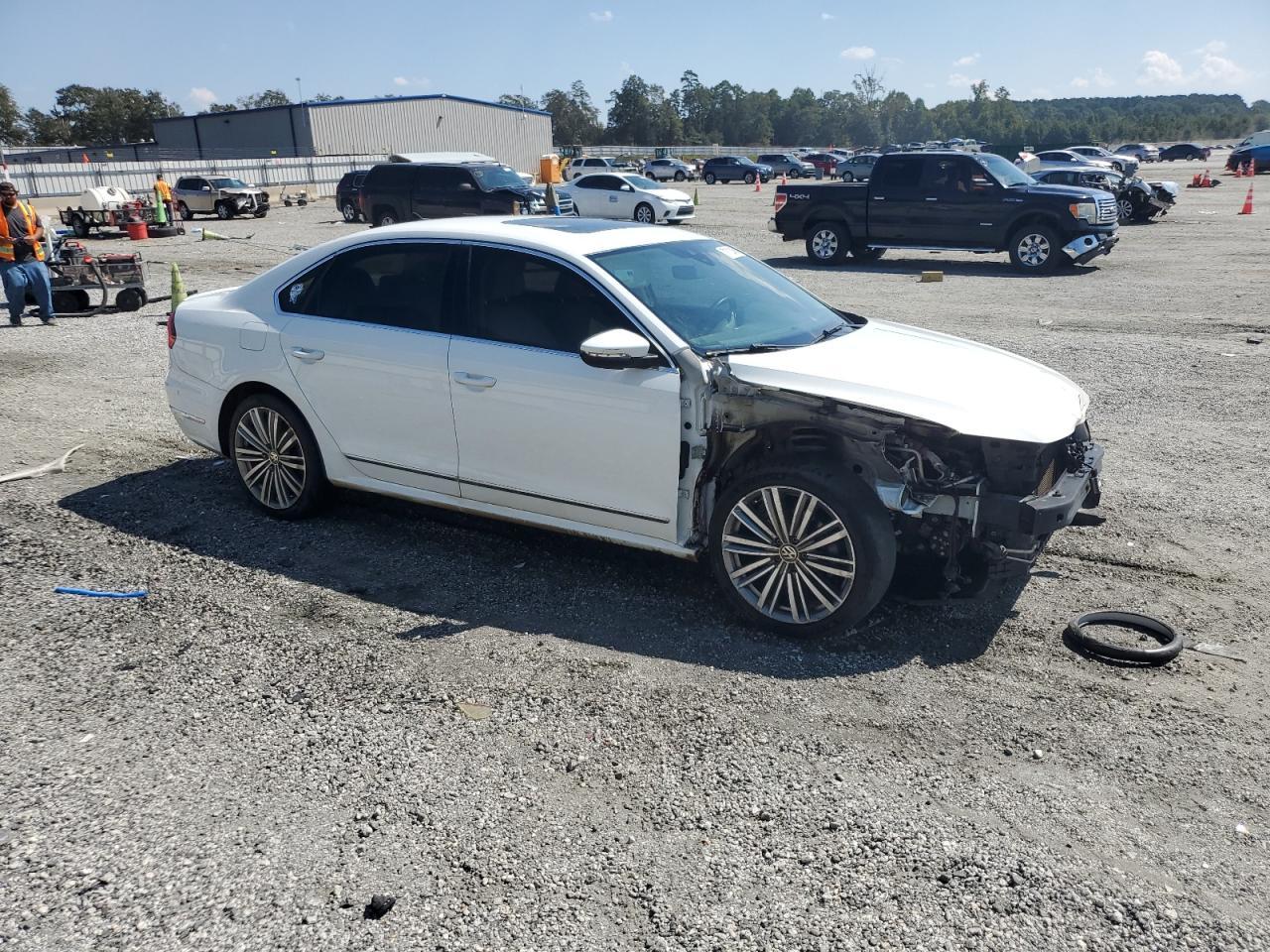 2016 VOLKSWAGEN Passat