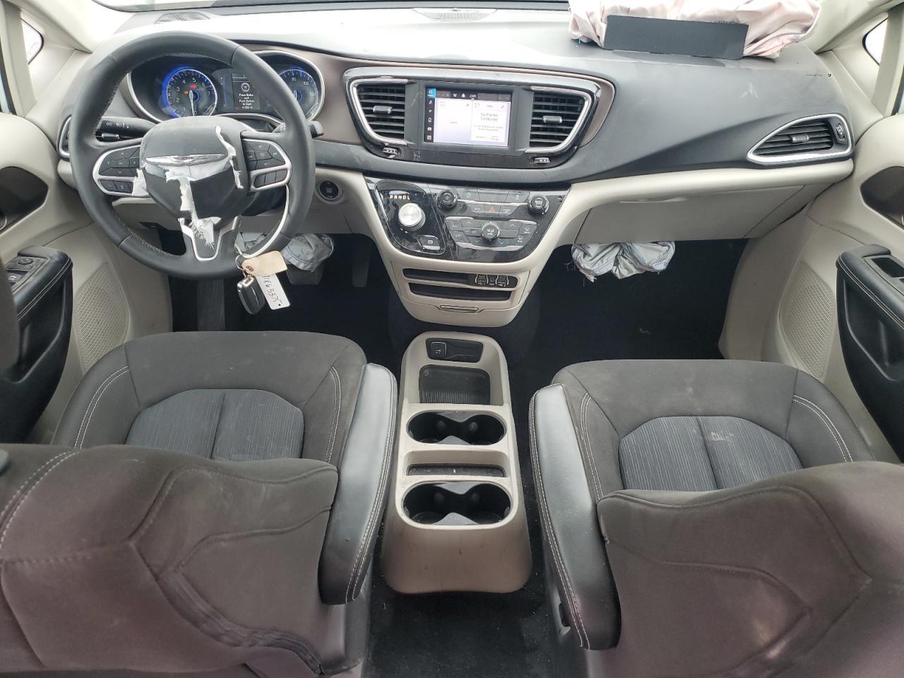 2022 CHRYSLER Voyager