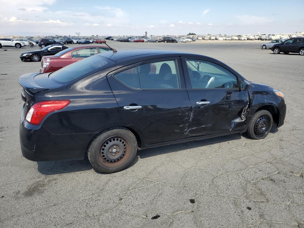 2017 NISSAN VERSA