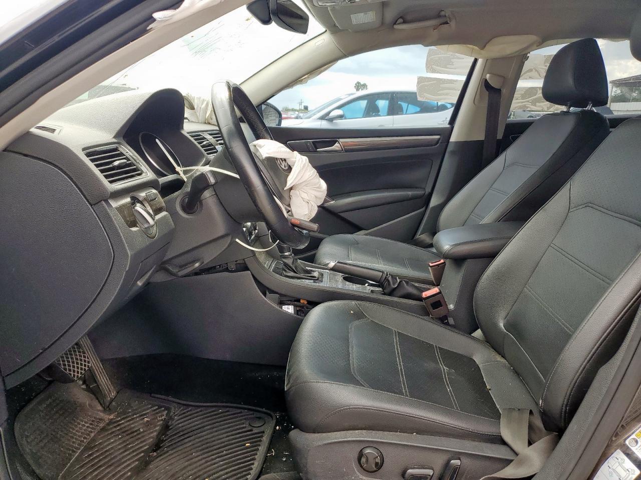 2018 VOLKSWAGEN Passat