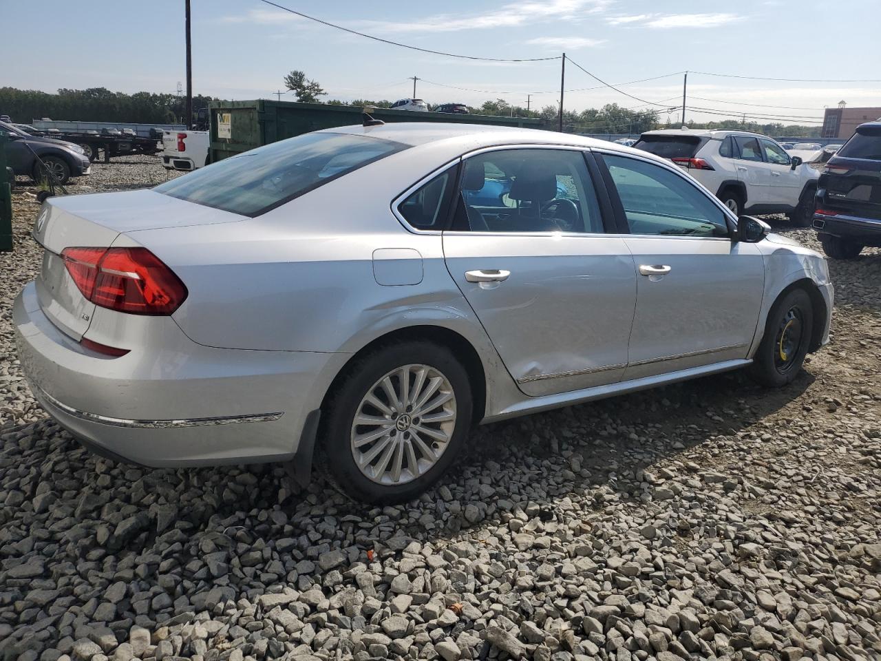 2016 VOLKSWAGEN Passat