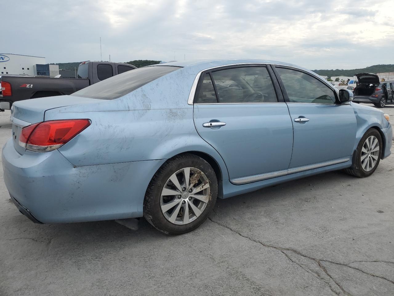 2011 TOYOTA Avalon