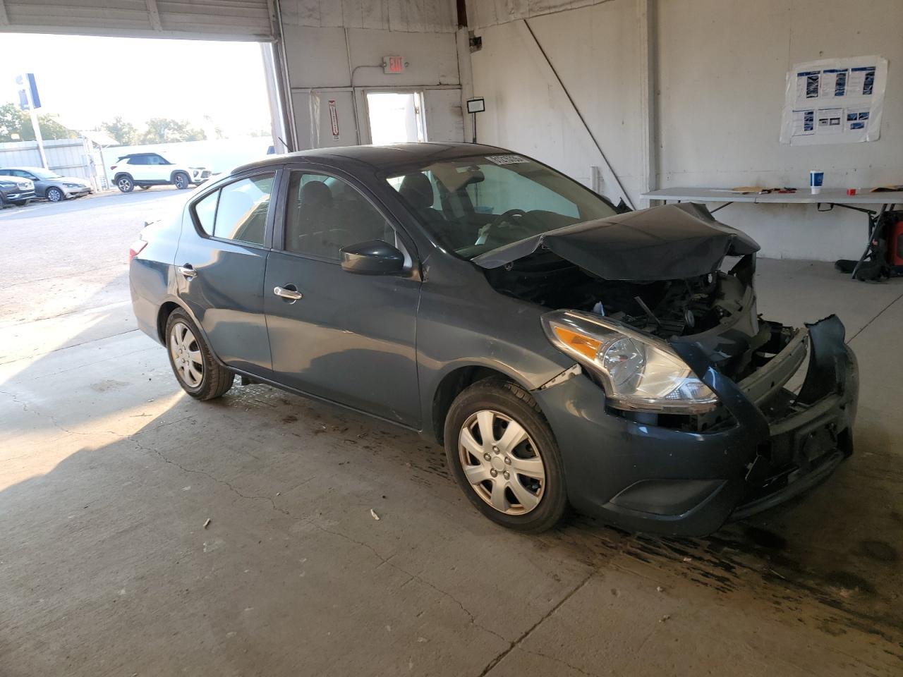 2017 NISSAN VERSA