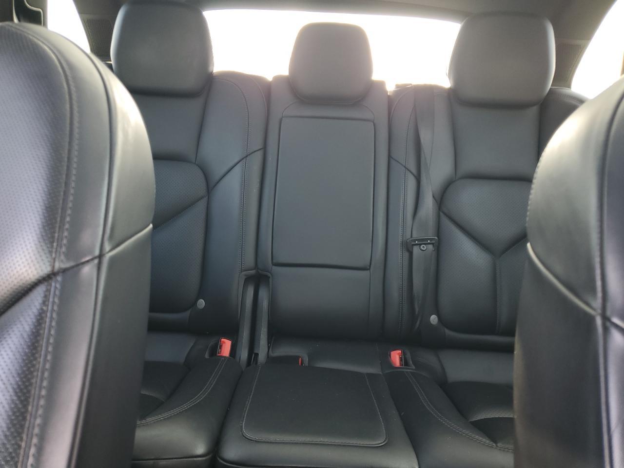 2016 PORSCHE CAYENNE