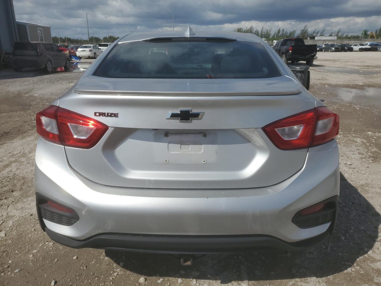2018 CHEVROLET CRUZE