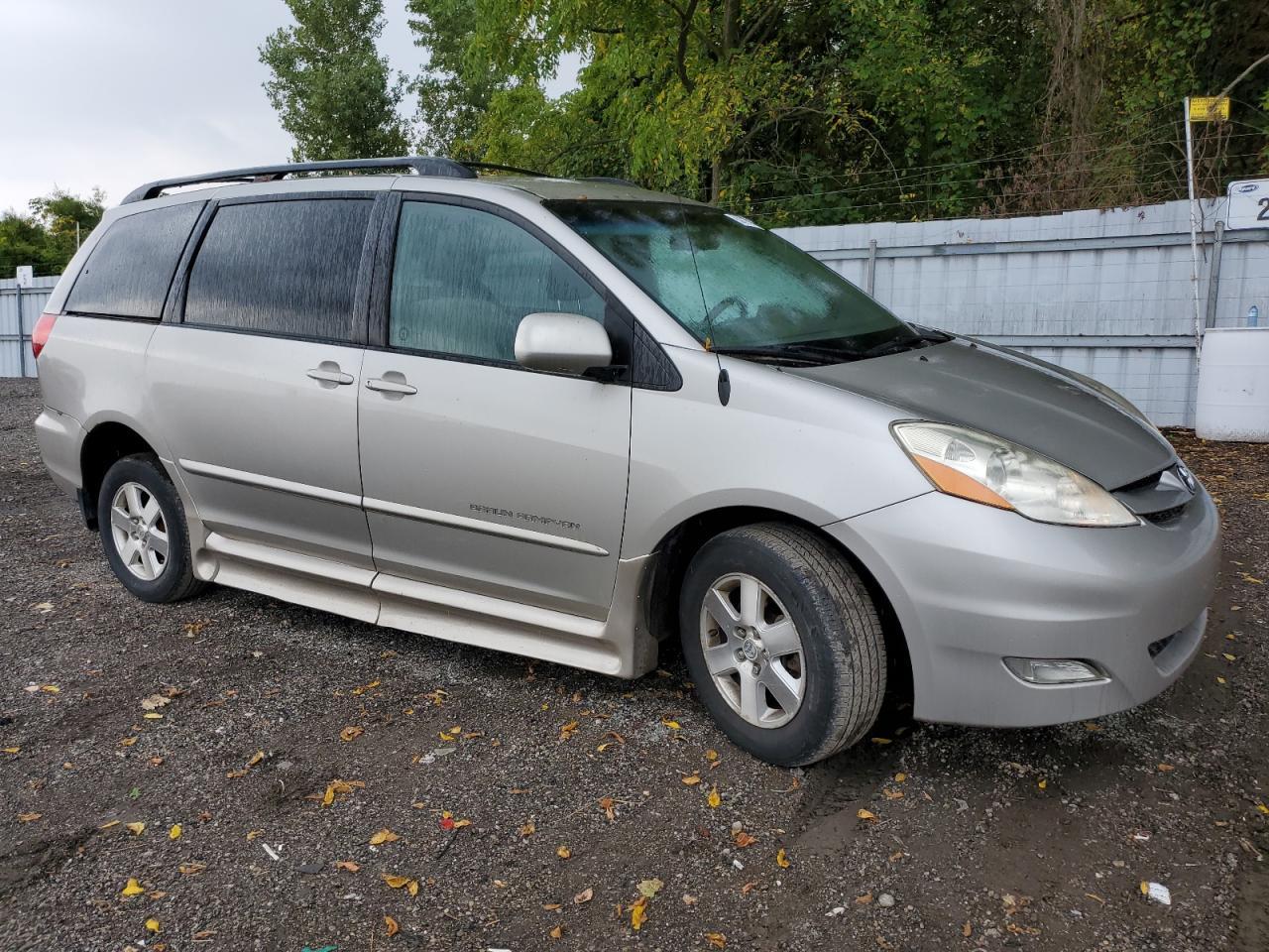 2007 TOYOTA SIENNA