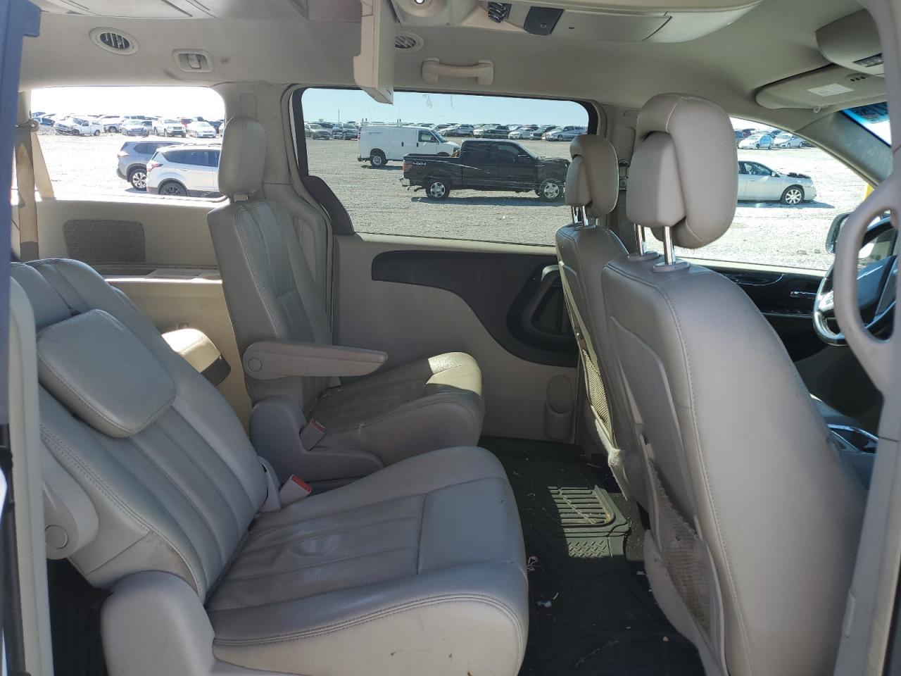 2012 CHRYSLER Town & Country