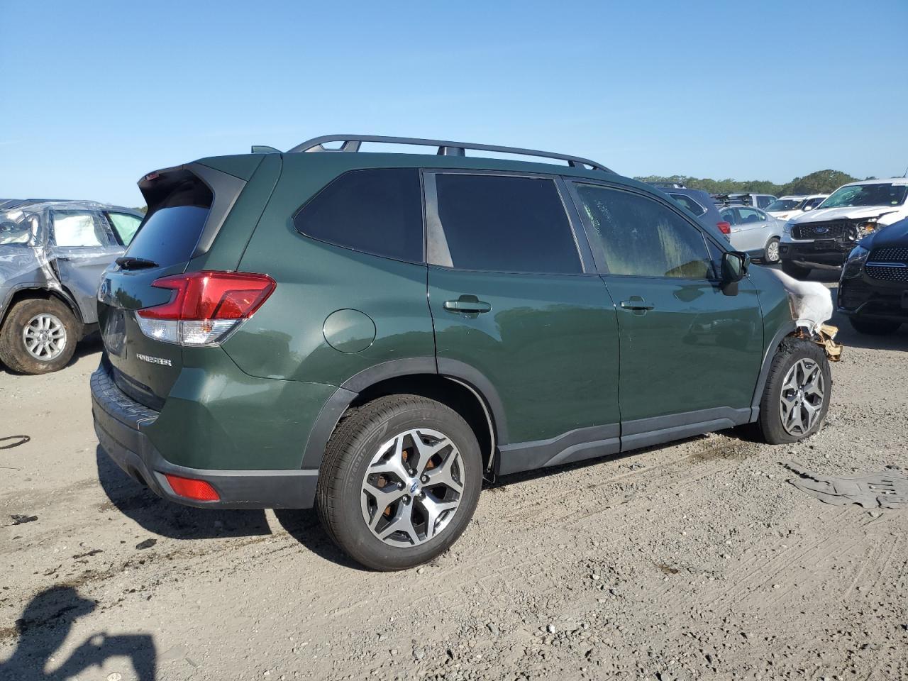 2022 SUBARU FORESTER