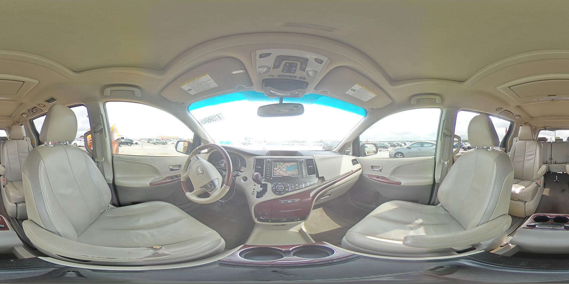 2012 TOYOTA SIENNA