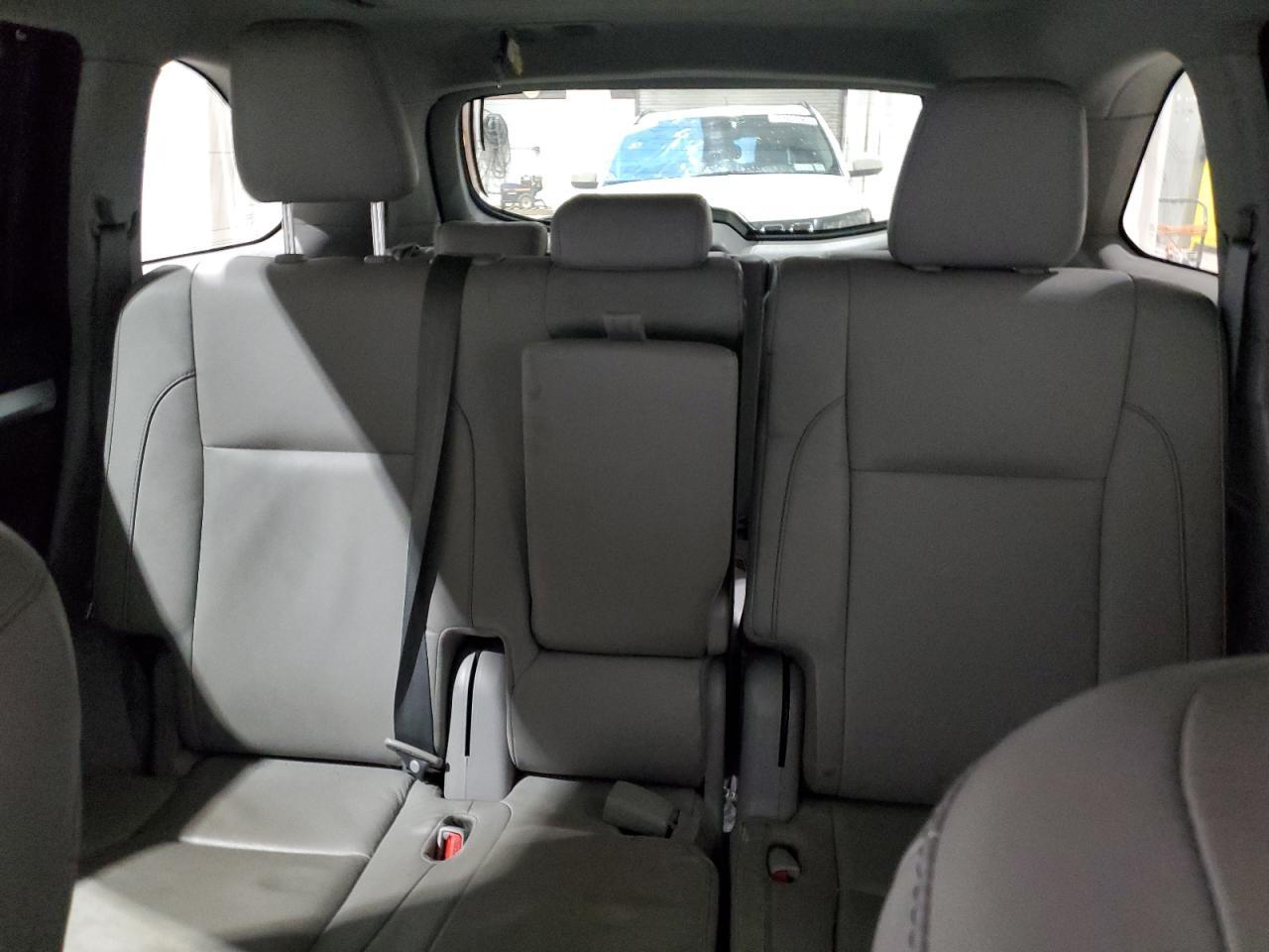 2016 TOYOTA HIGHLANDER