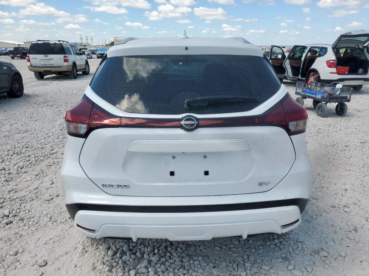 2023 NISSAN KICKS