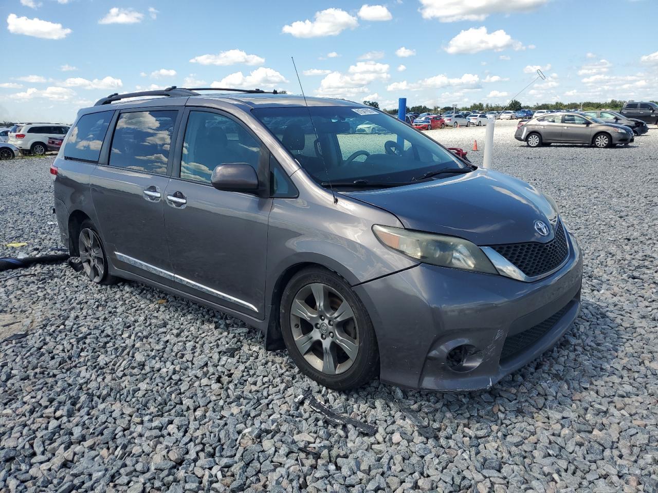 2014 TOYOTA SIENNA