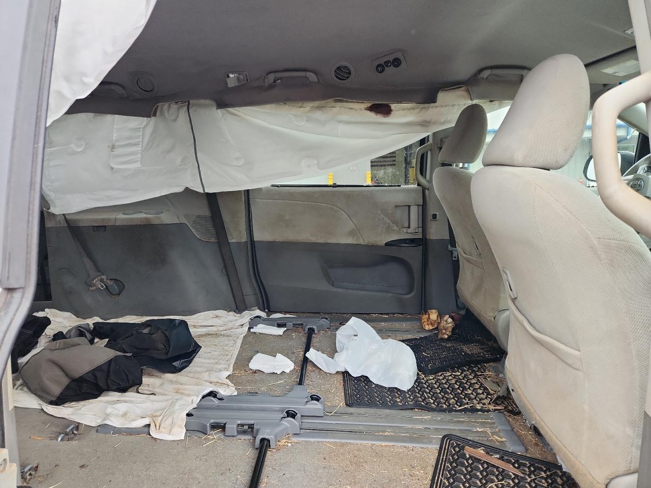 2012 TOYOTA SIENNA