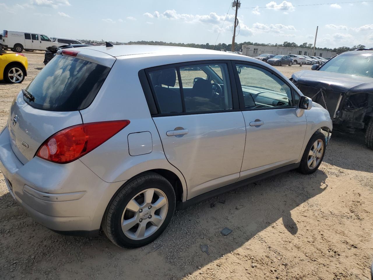 2012 NISSAN VERSA