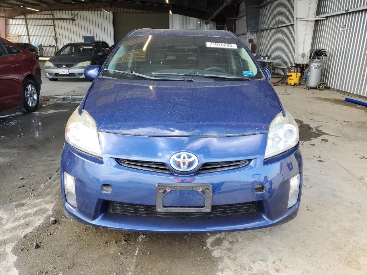 2011 TOYOTA PRIUS