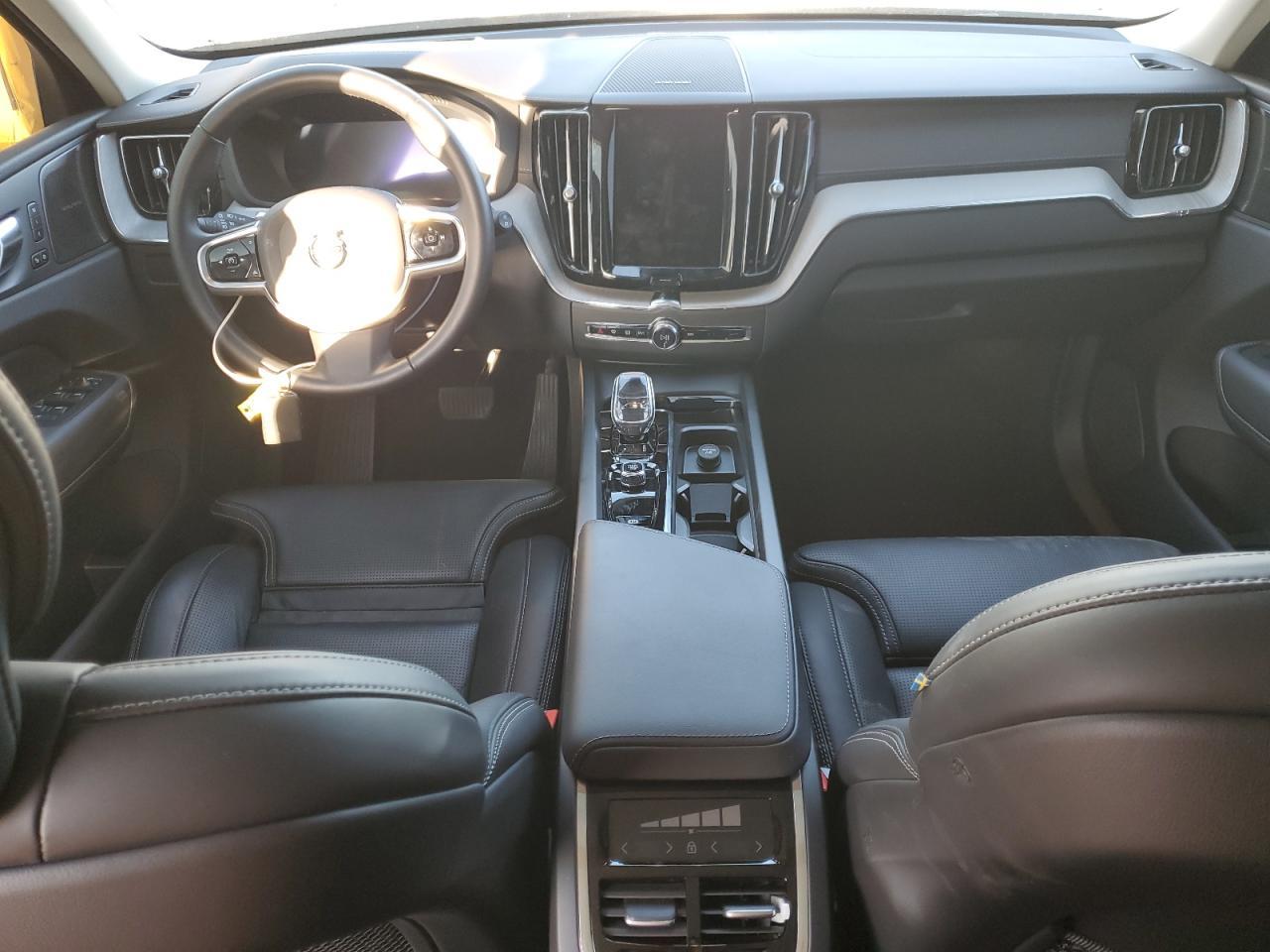 2025 VOLVO XC60