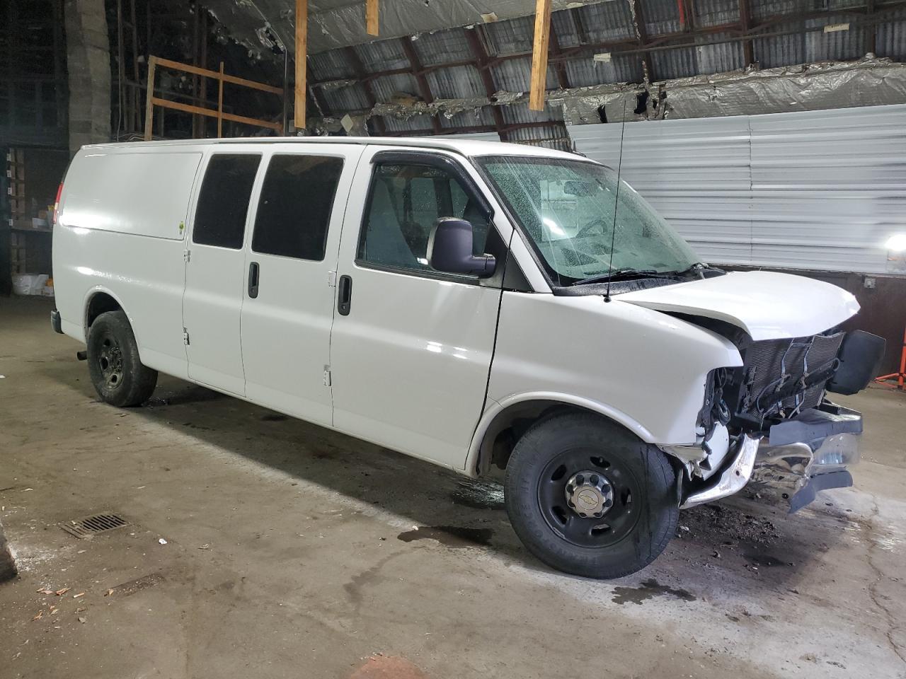 2014 CHEVROLET Express 3500