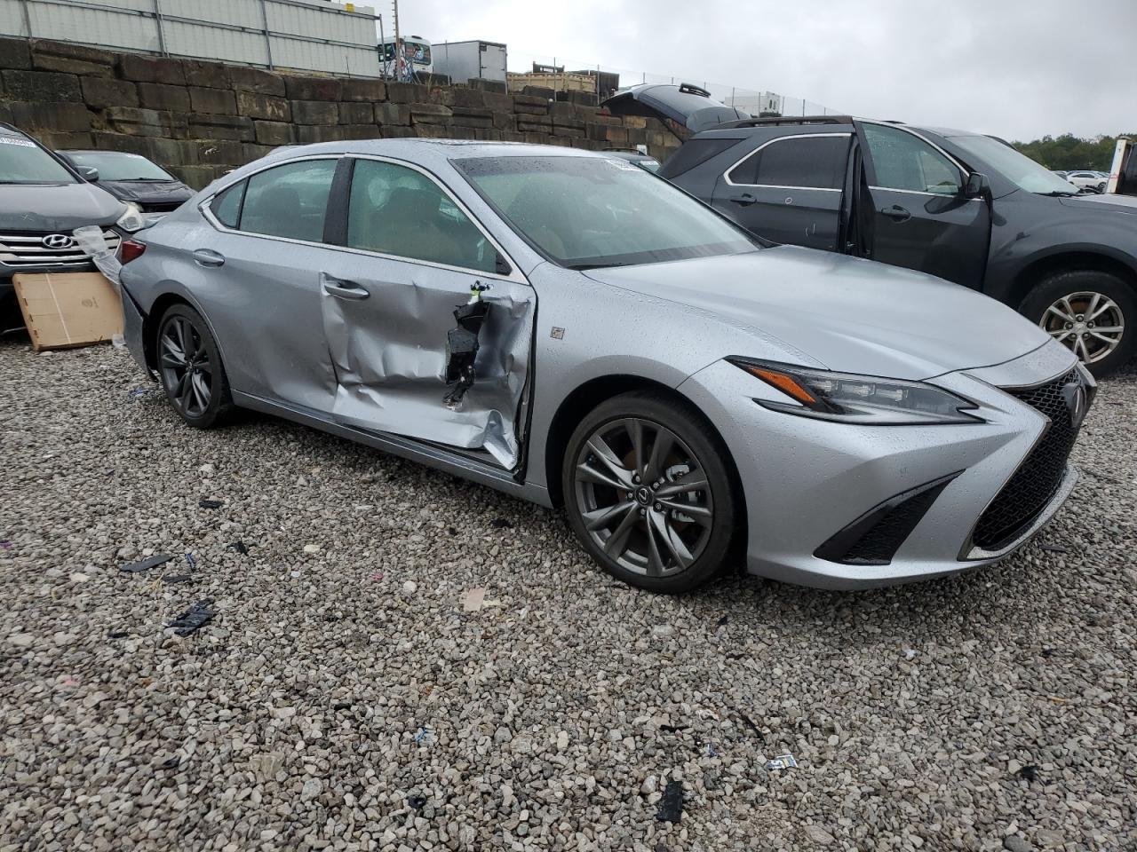2025 LEXUS Es