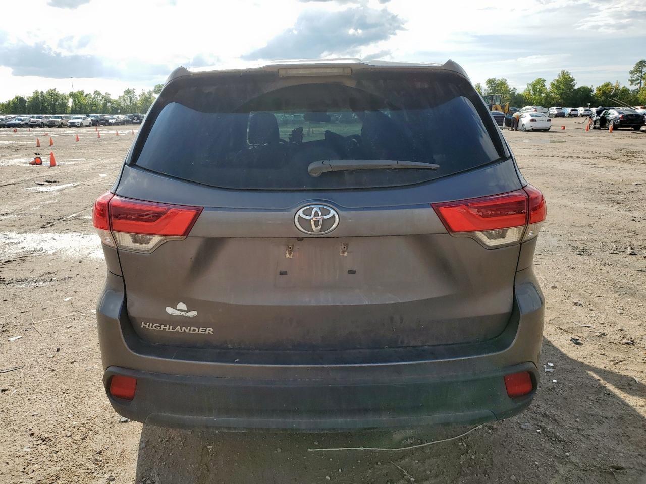 2017 TOYOTA HIGHLANDER