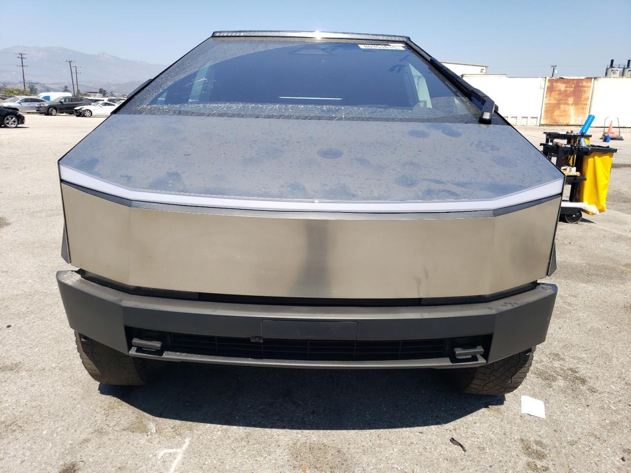 2024 TESLA Cybertruck