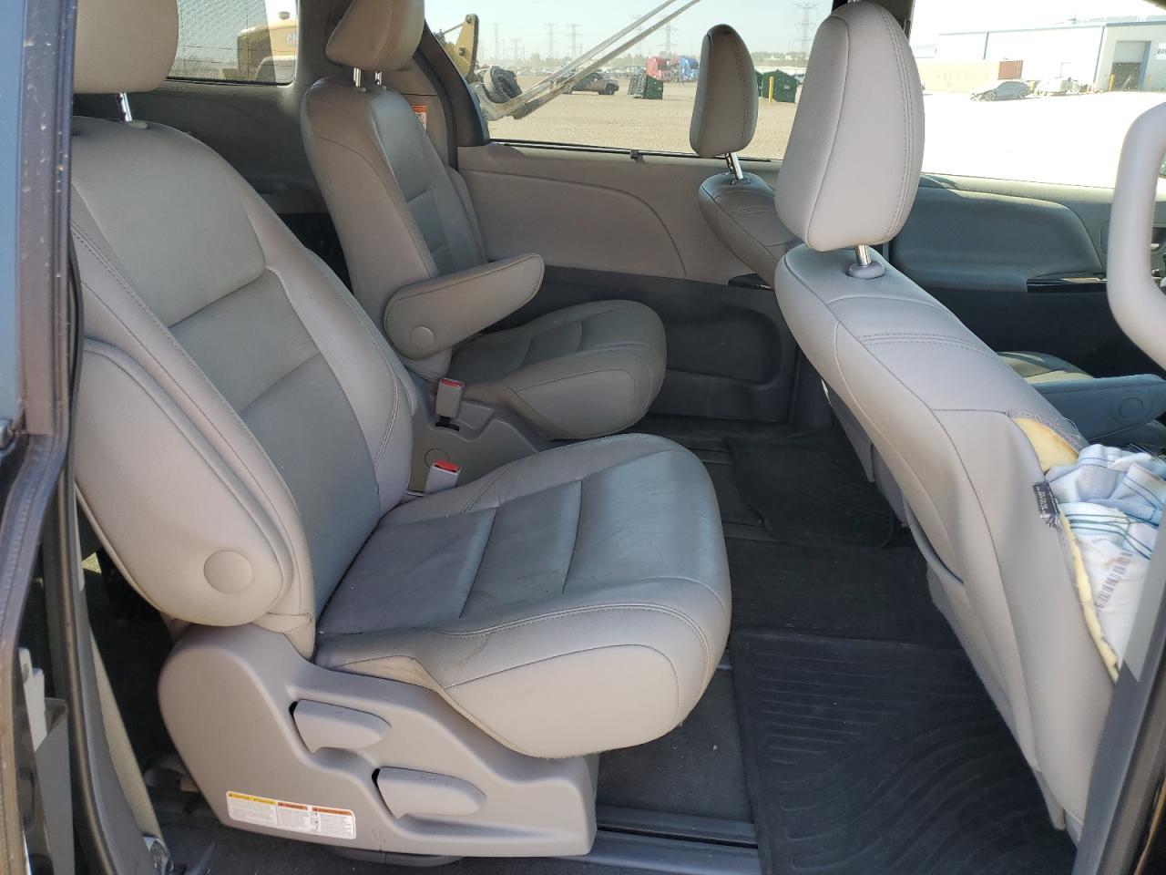2017 TOYOTA SIENNA