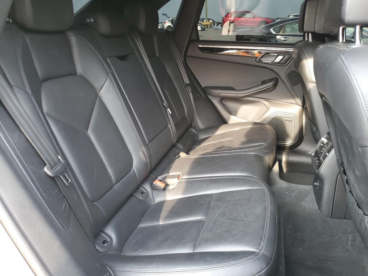 2015 PORSCHE Macan