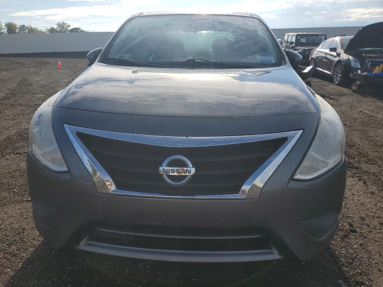 2017 NISSAN VERSA
