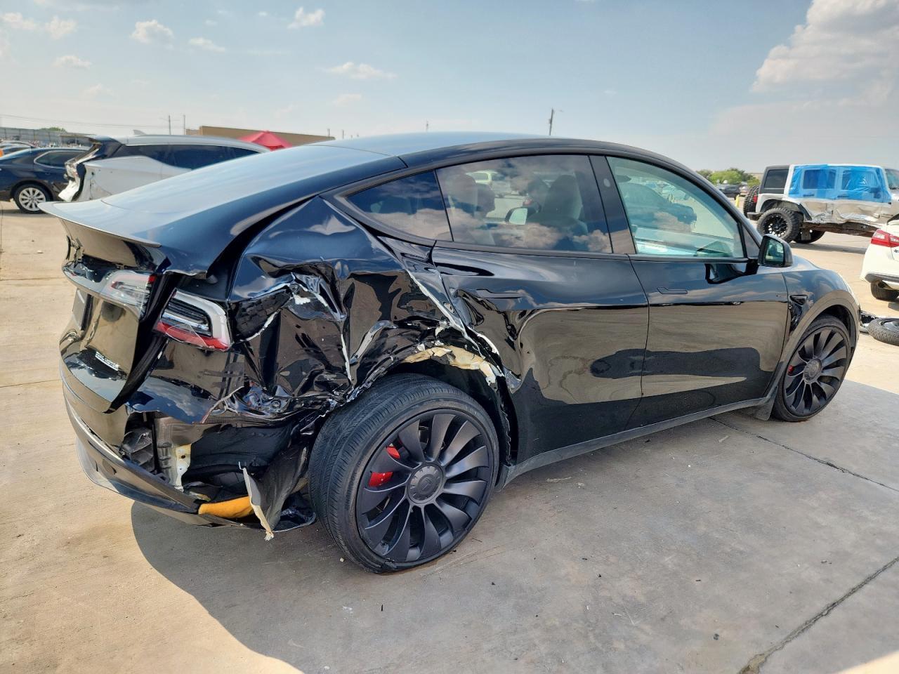 2024 TESLA MODEL Y