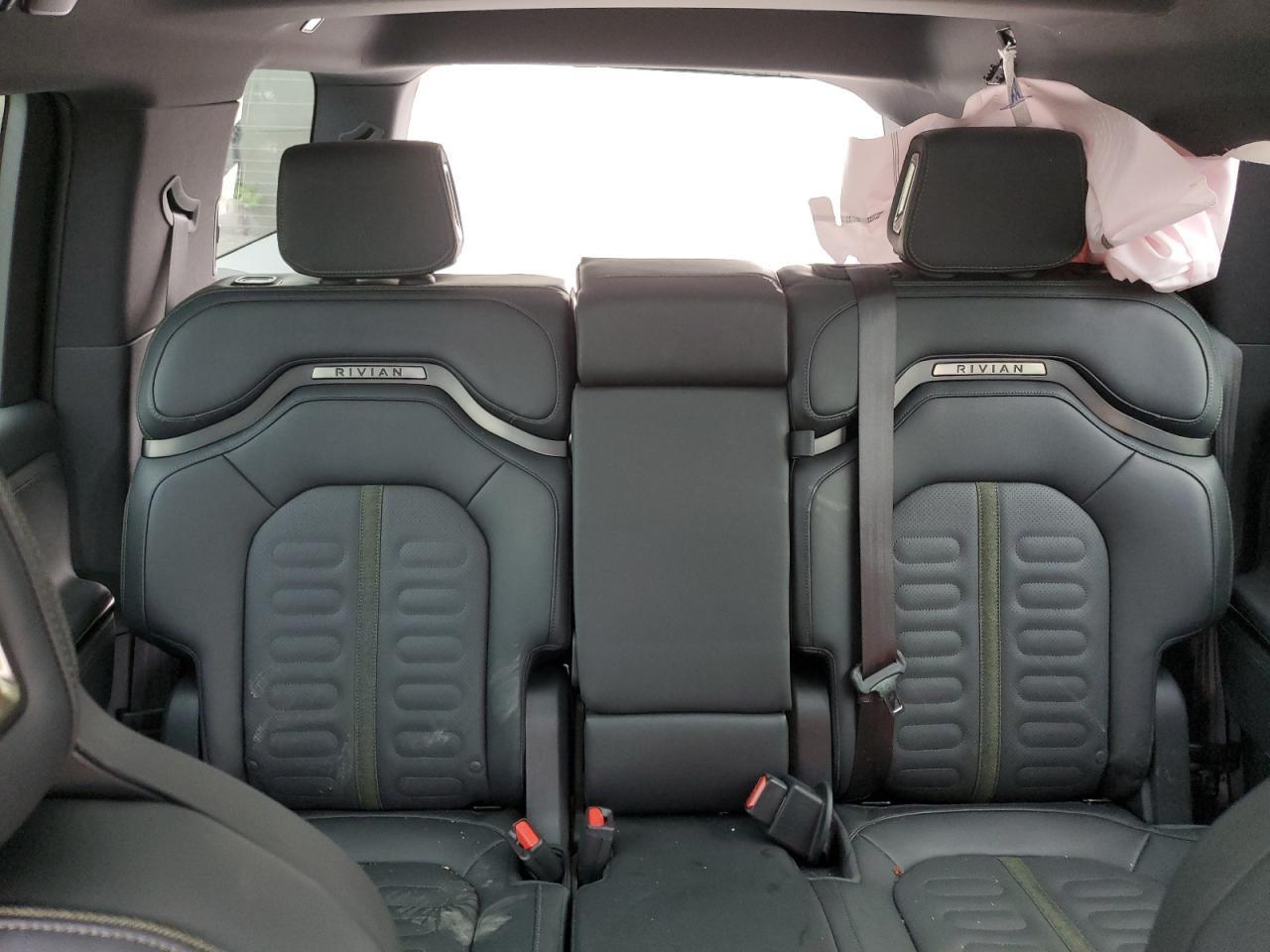 2025 RIVIAN R1s