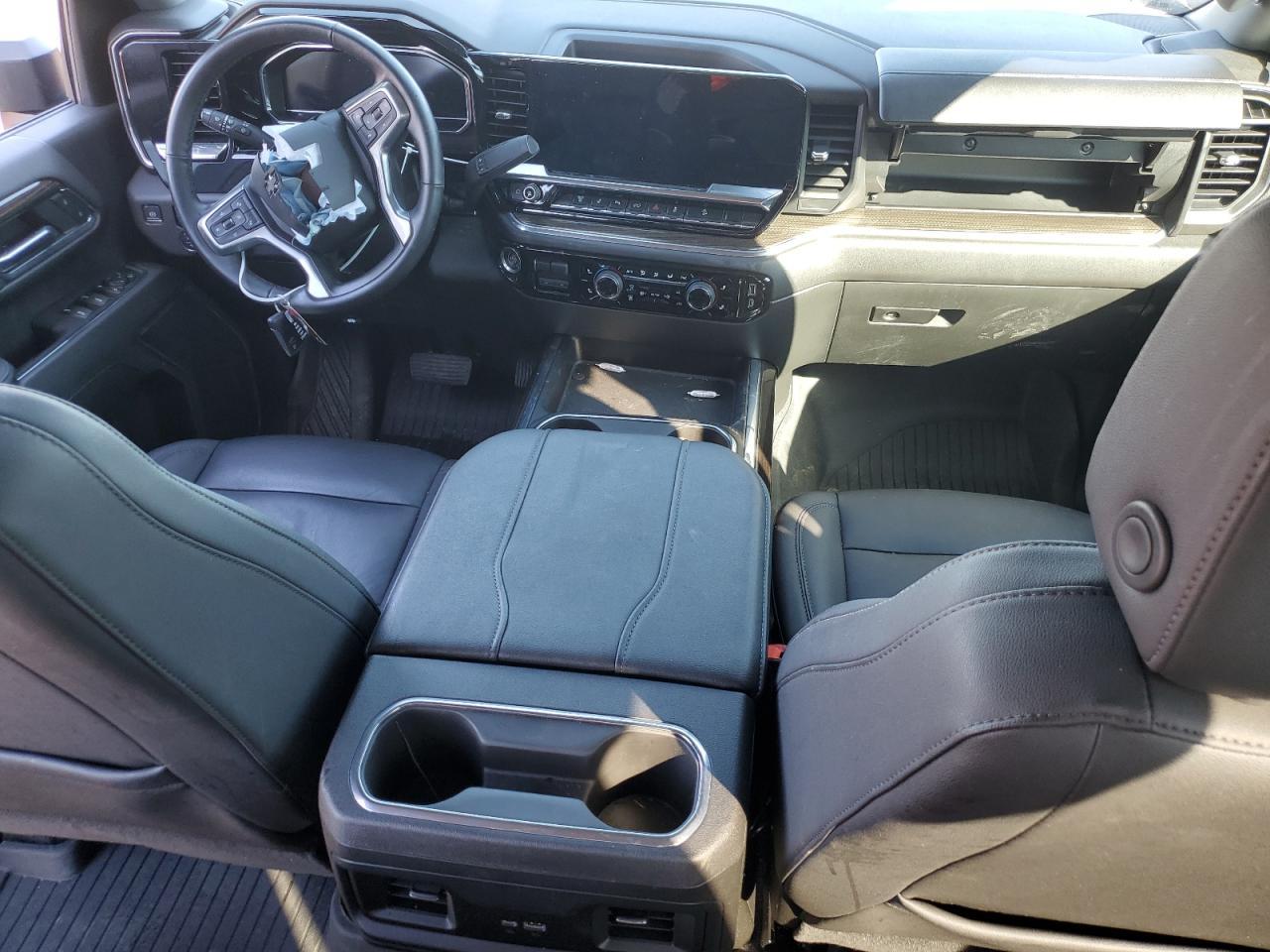 2024 CHEVROLET Silverado