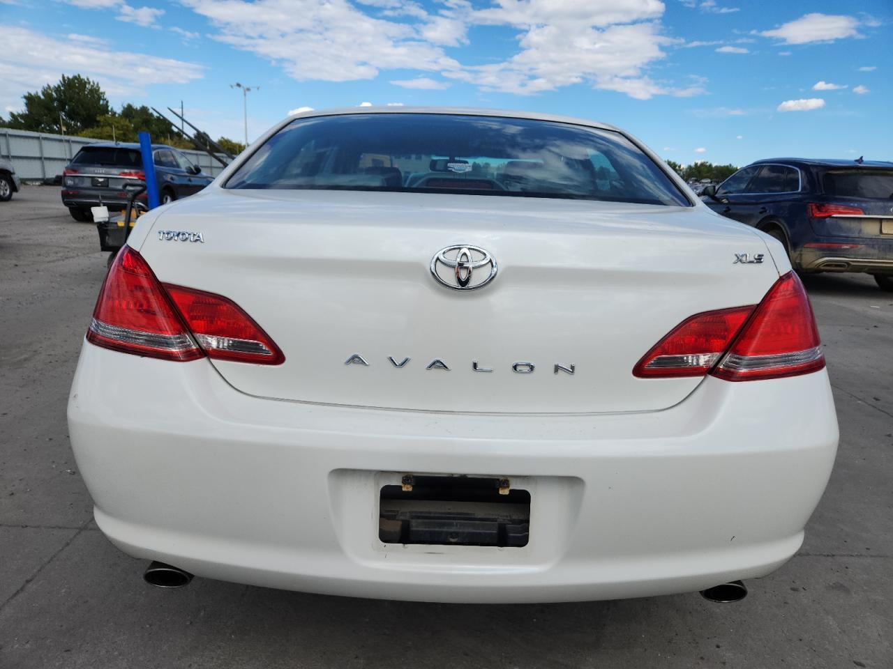 2006 TOYOTA Avalon