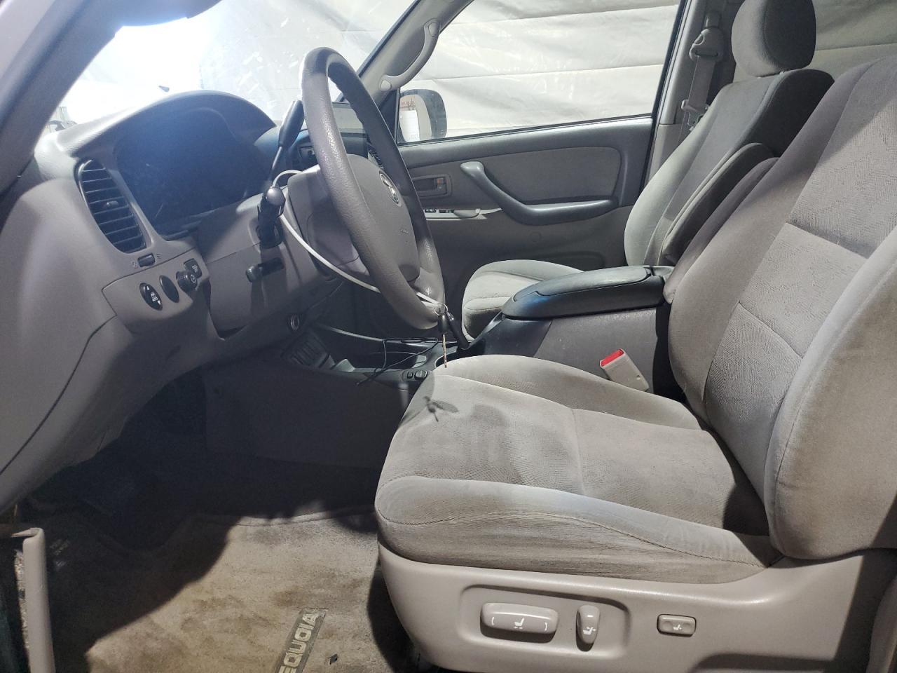 2005 TOYOTA Sequoia
