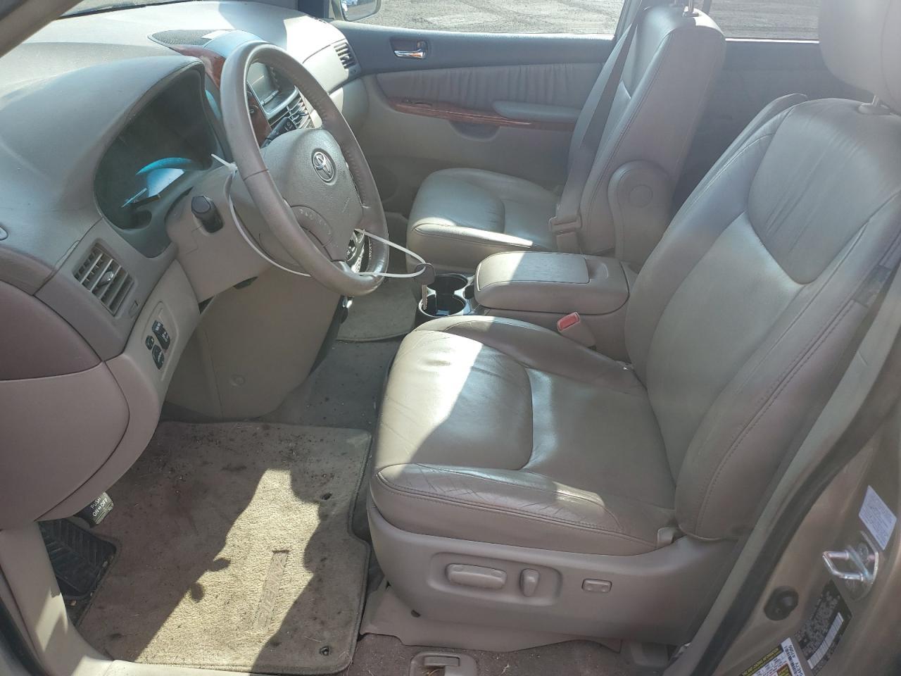 2009 TOYOTA SIENNA