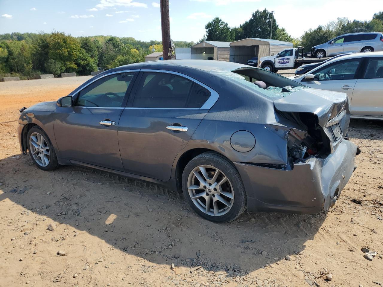 2010 NISSAN Maxima