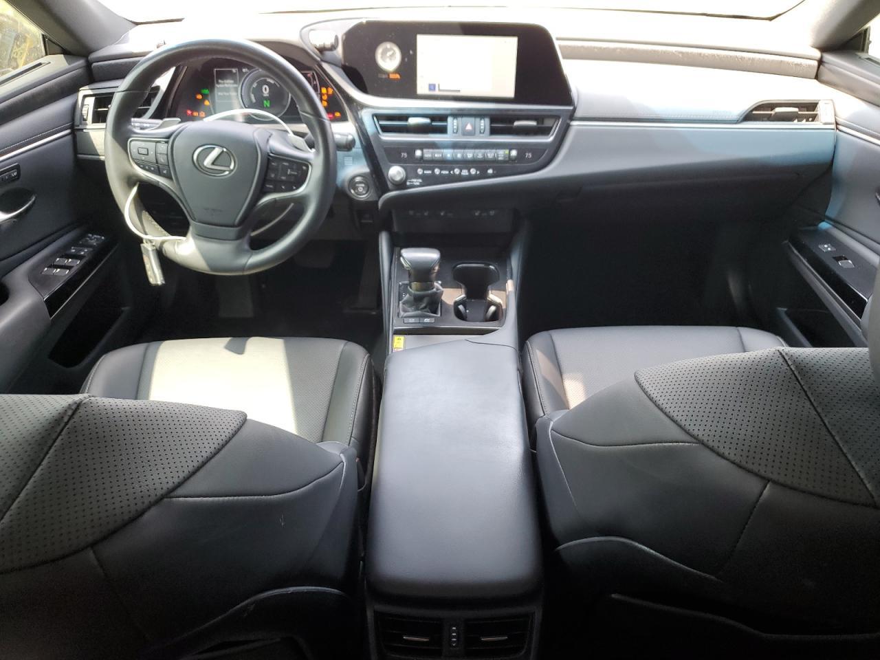 2024 LEXUS Es