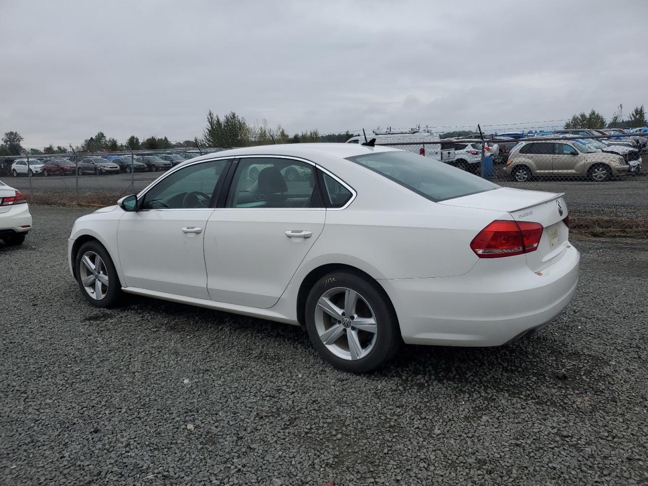 2012 VOLKSWAGEN Passat