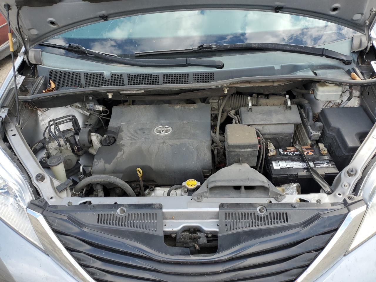 2013 TOYOTA SIENNA