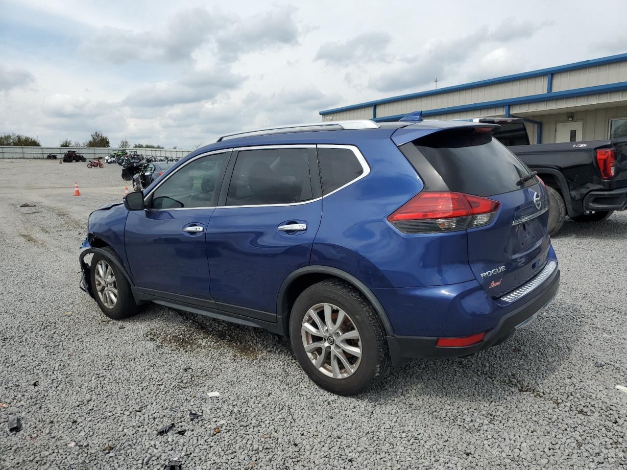 2017 NISSAN ROGUE
