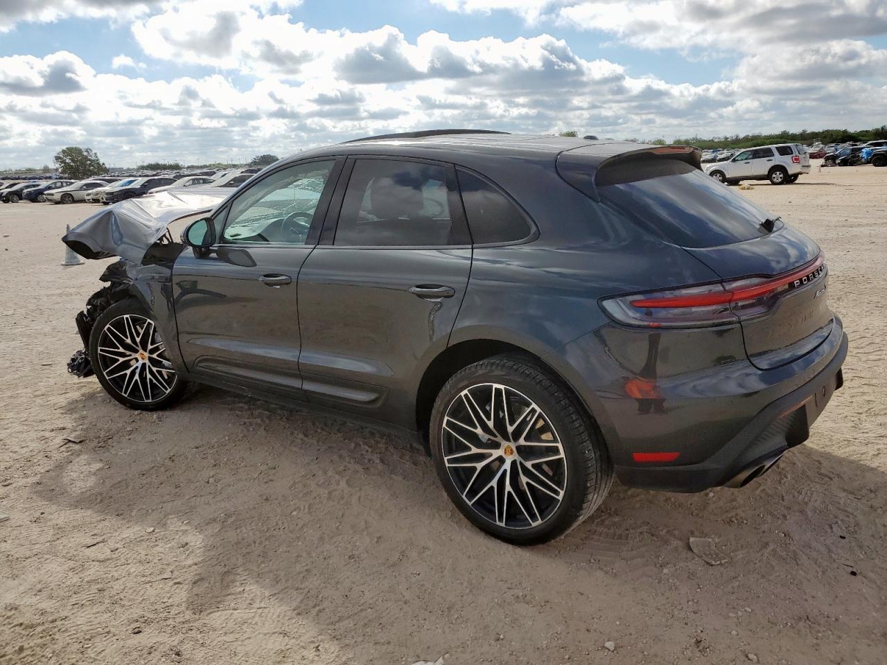 2022 PORSCHE Macan