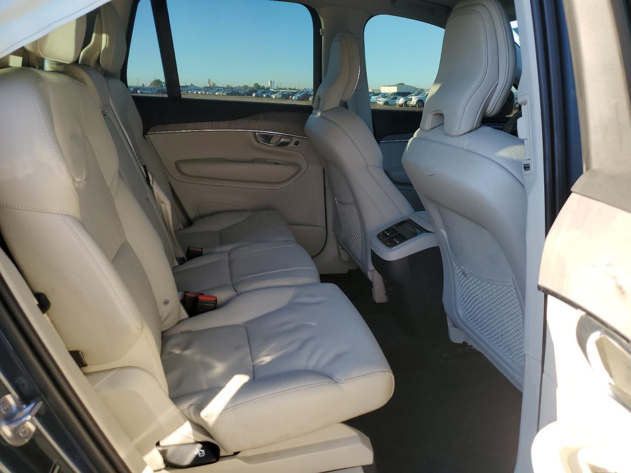 2023 VOLVO XC90