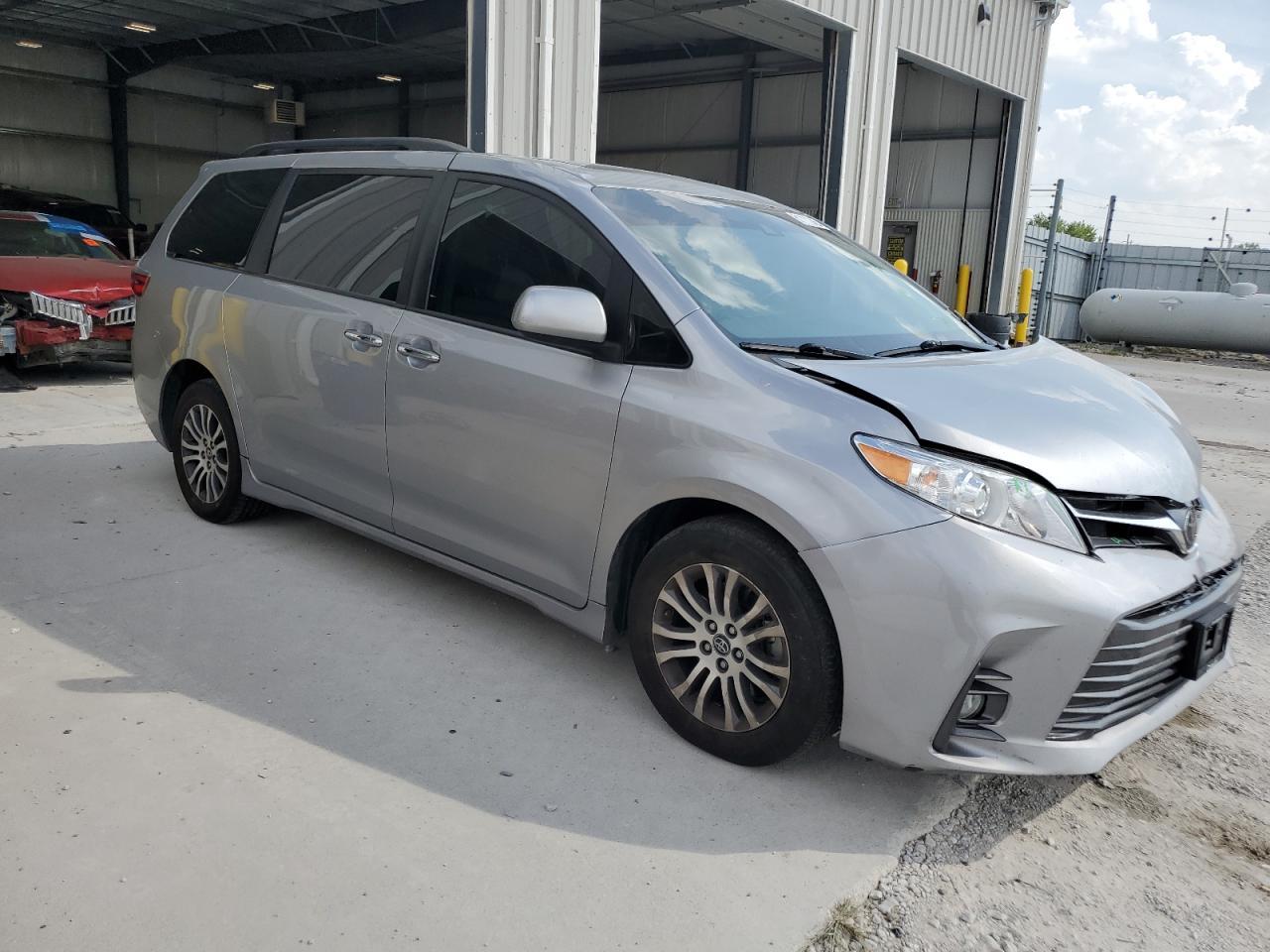 2018 TOYOTA SIENNA