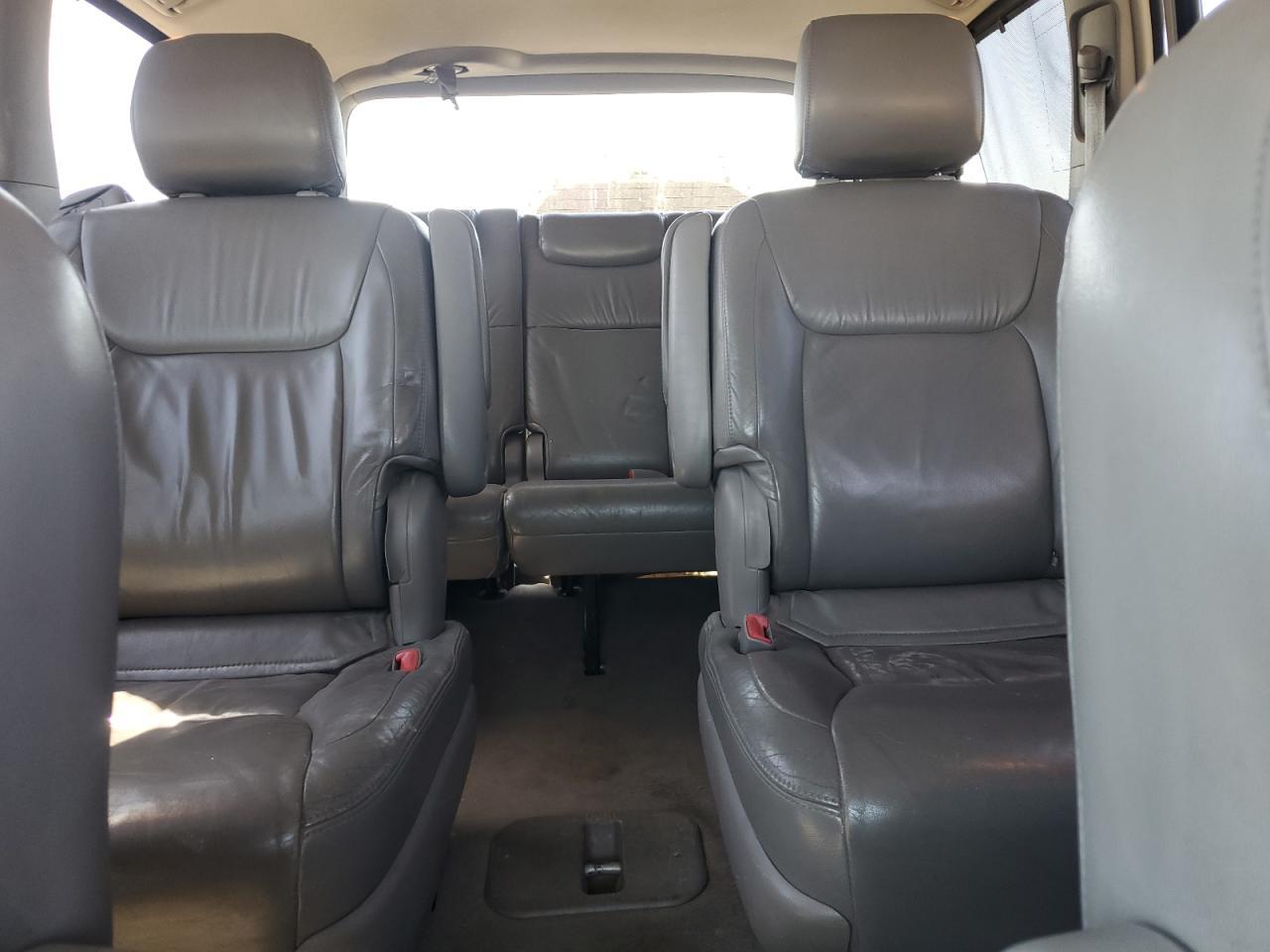 2004 TOYOTA SIENNA