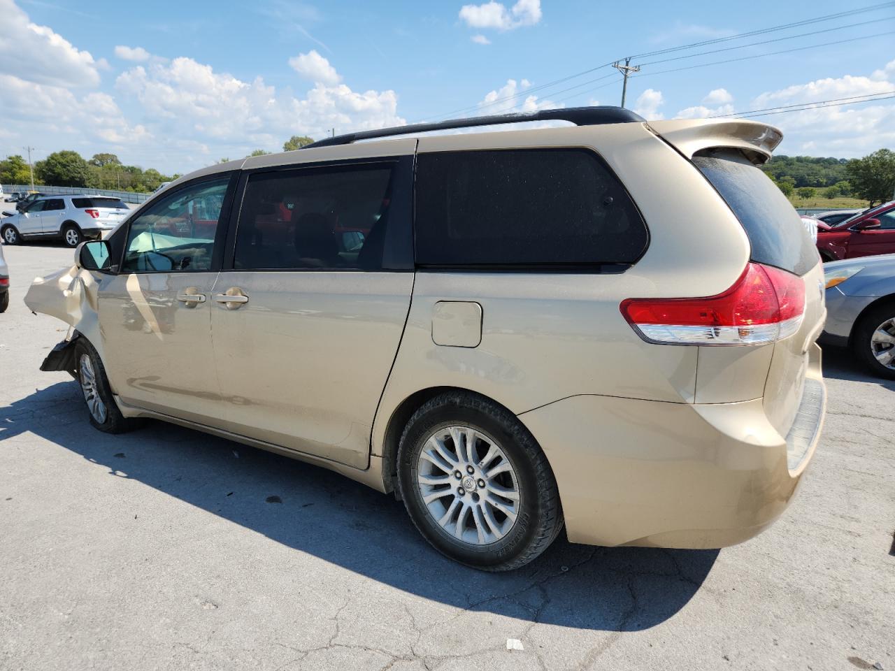 2011 TOYOTA SIENNA
