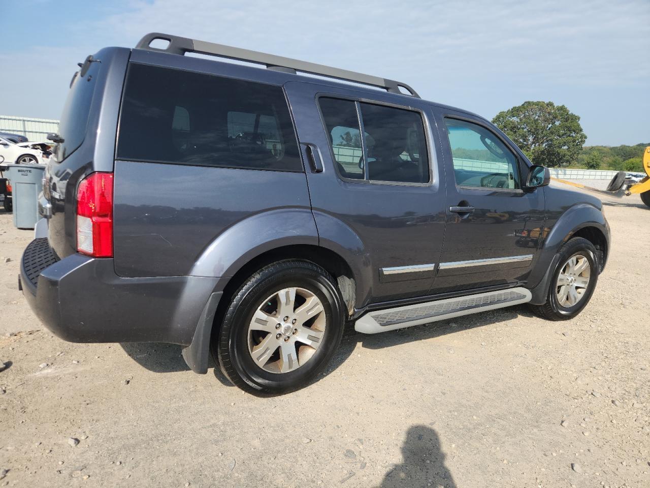 2011 NISSAN PATHFINDER