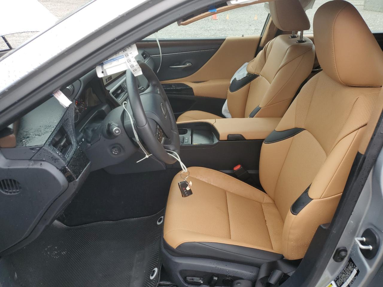 2025 LEXUS Es