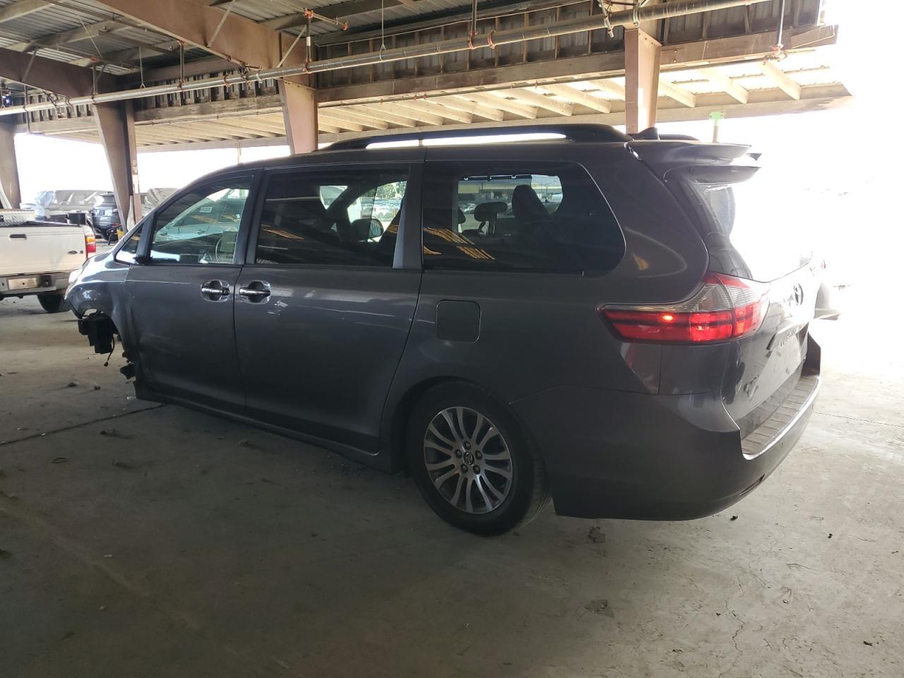 2018 TOYOTA SIENNA
