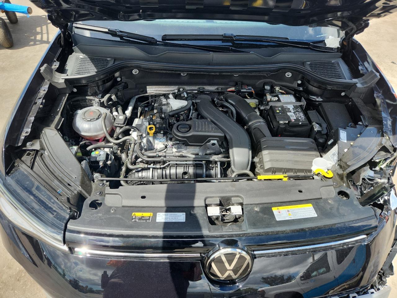 2025 VOLKSWAGEN Taos