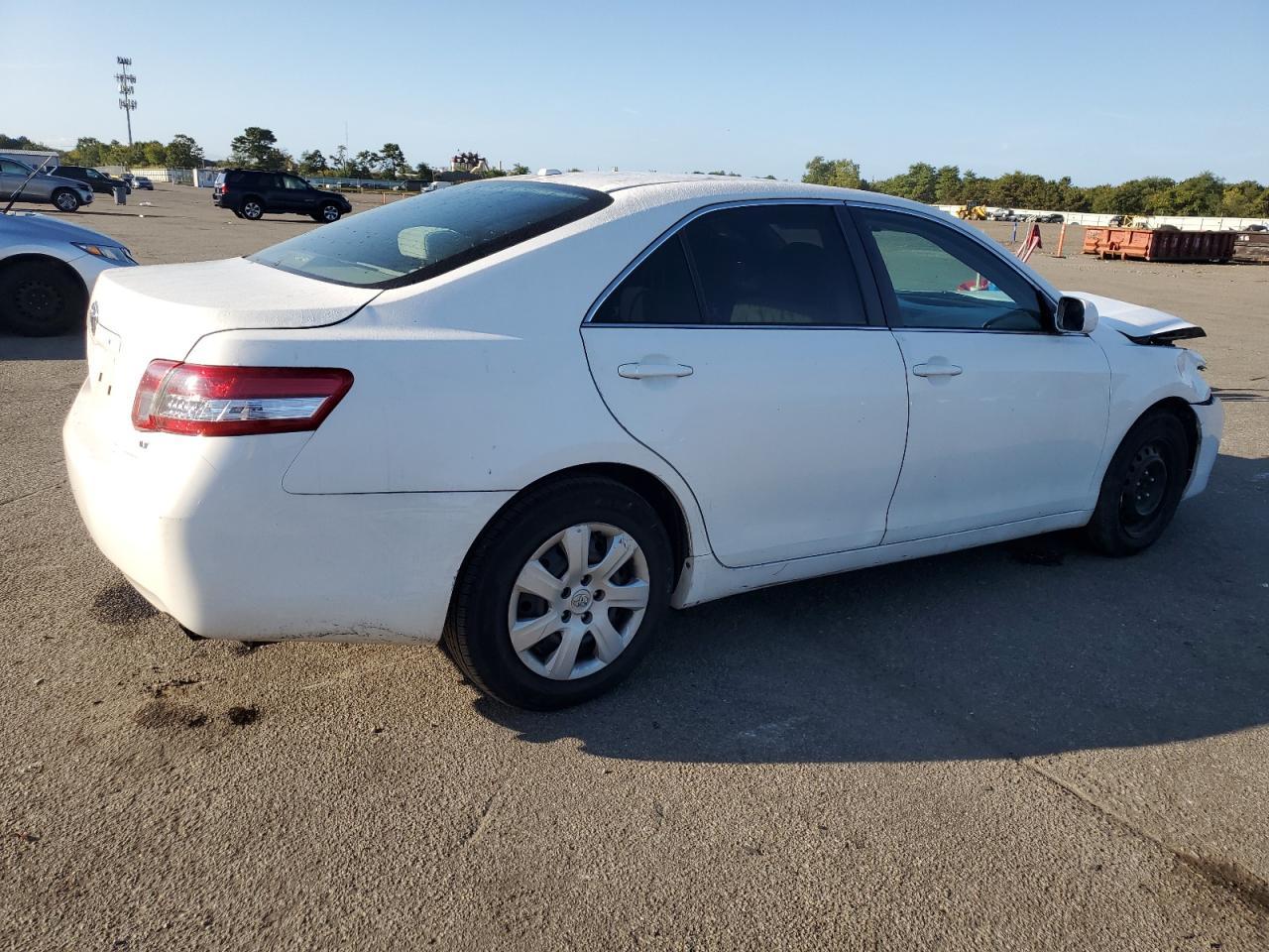2011 TOYOTA CAMRY